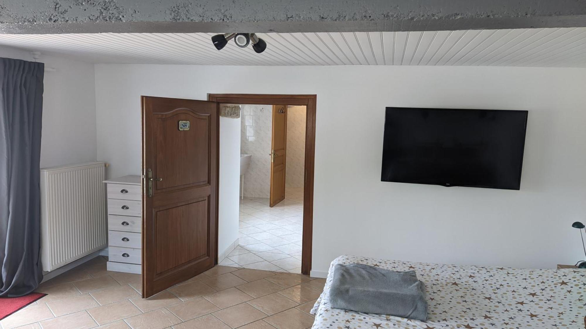 Studio A La Campagne Dans Corps De Ferme Renovee Chancey Pokój zdjęcie